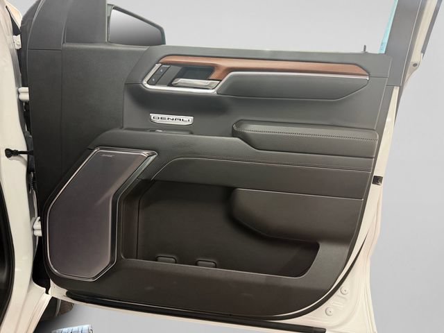Used 2023 WHITE FROST TRICOAT GMC Denali image 15