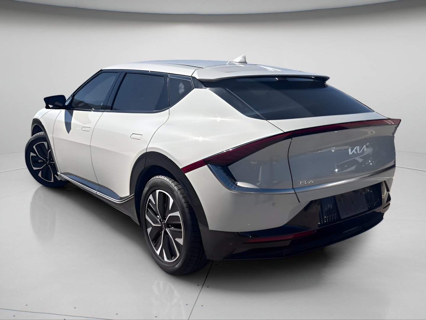 Certified Used 2023 Glacier Kia Wind image 11