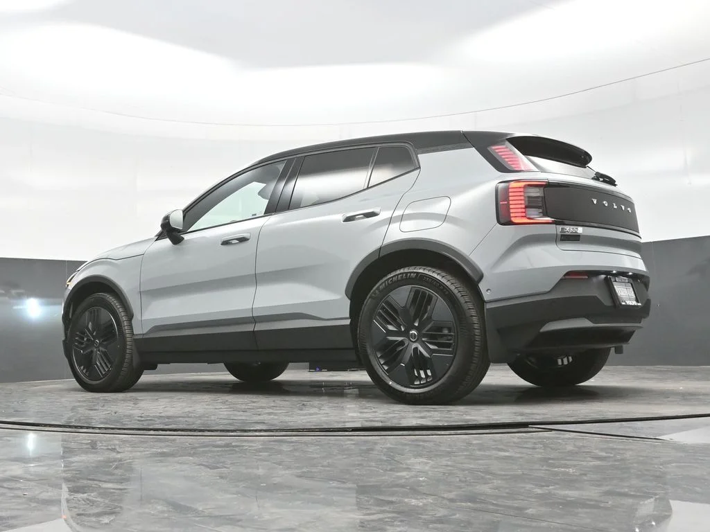 New 2026 Vapour Grey Volvo Twin Motor Cross Country Ultra image 32