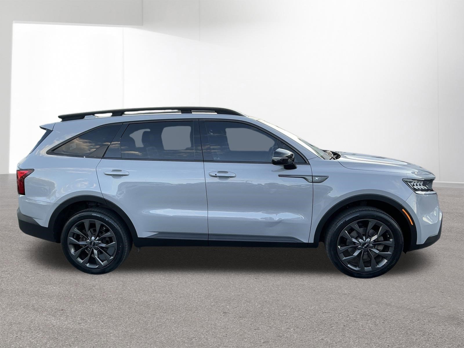 Used 2022 Wolf Gray Kia X-Line EX image 2