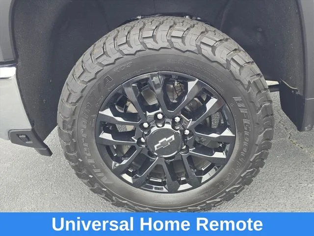 Used 2025 White Chevrolet LTZ image 29