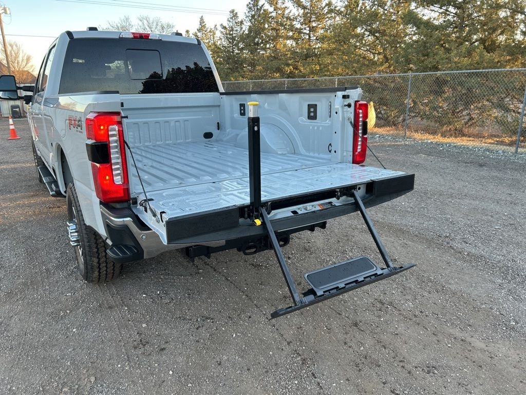 New 2026 Avalanche Ford Lariat image 9