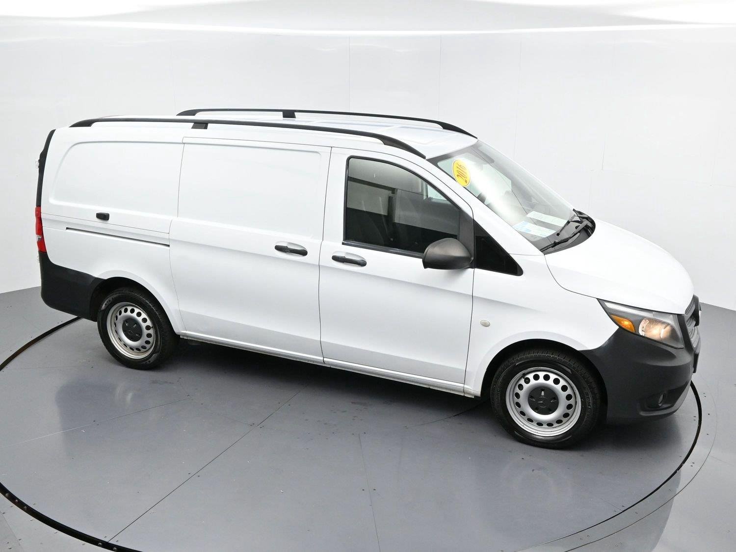 Used 2016 Arctic White Mercedes-Benz RWD 126" image 31