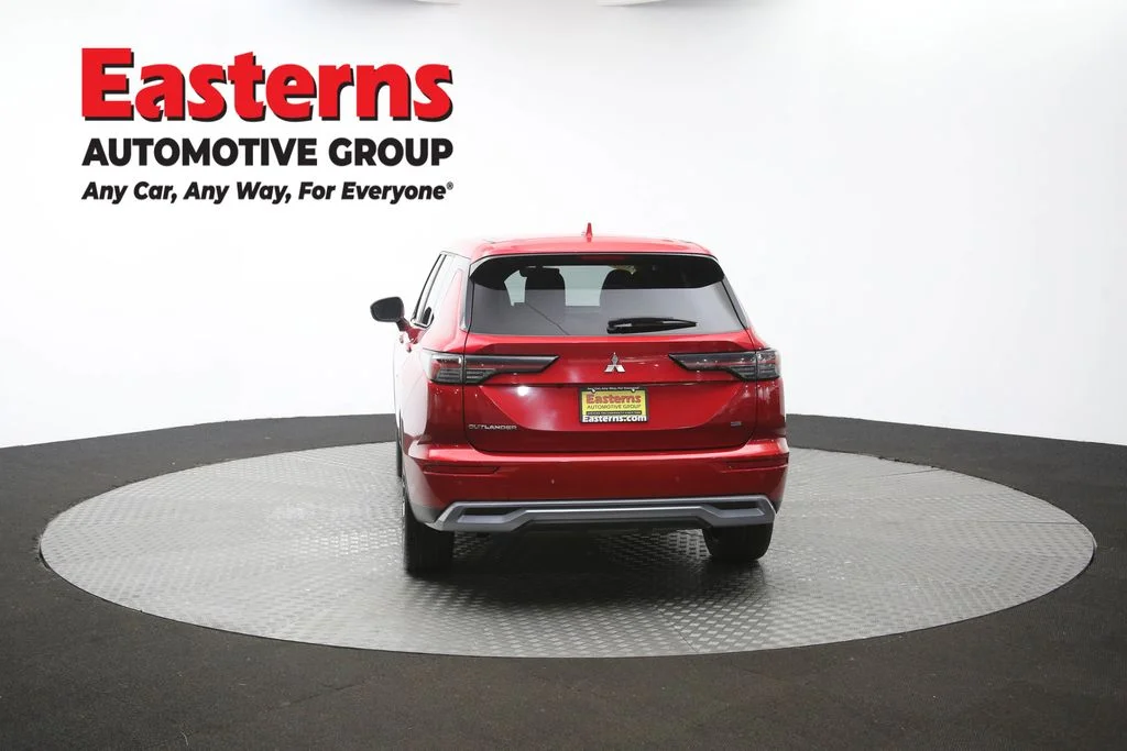 Used 2025 Red Mitsubishi SE image 37