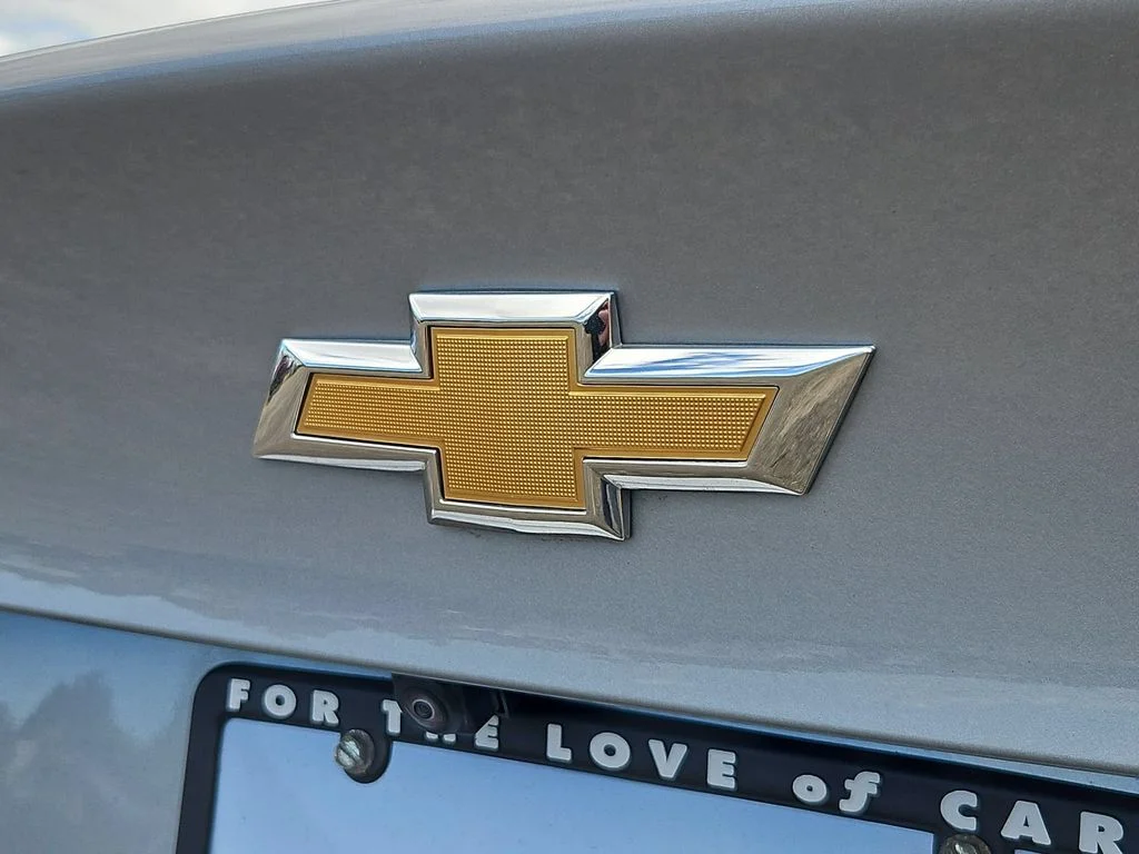 Used 2024 Sterling Gray Metallic Chevrolet LT image 25
