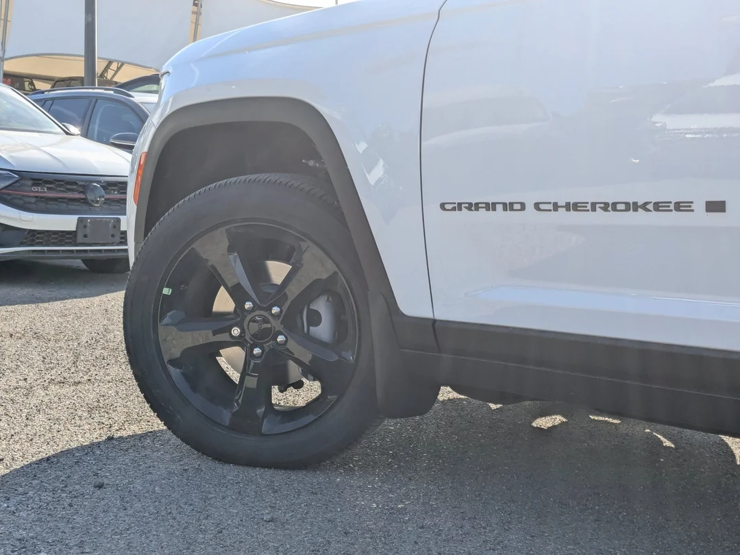 New 2026 White Jeep Altitude - - 4x4 - Power Sunroof - Trailer Tow Pkg - 20 Black Wheels - Remote Start & More! image 9