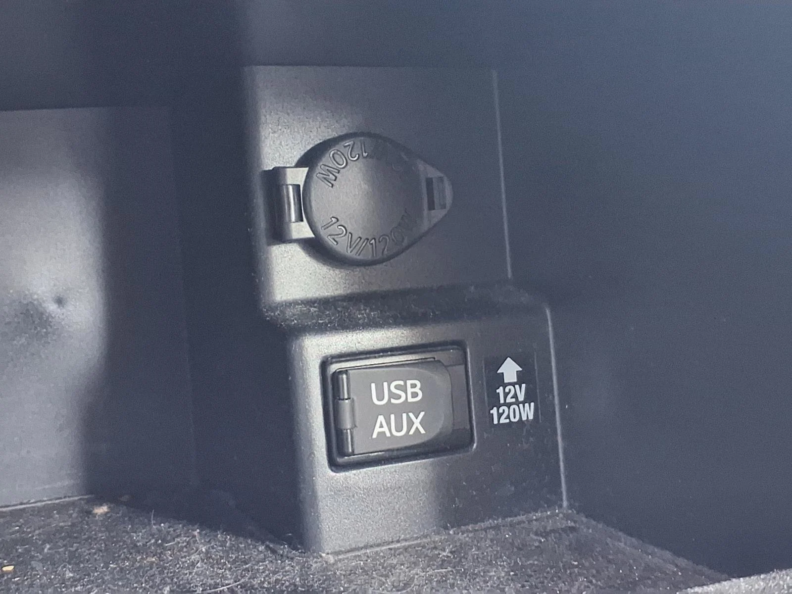 Used 2013 Classic Silver Metallic Toyota XLE image 10