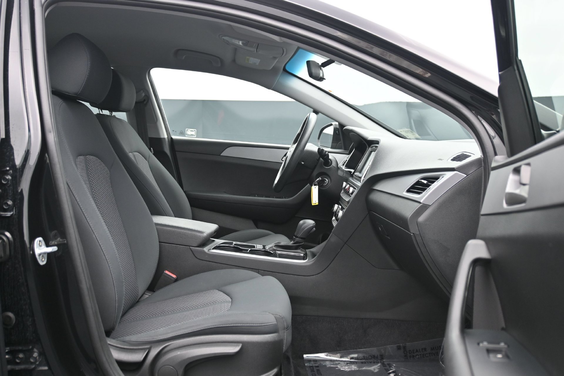Used 2019 Phantom Black Hyundai SE 2.4L image 13