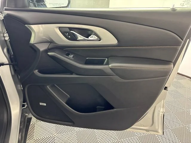 Used 2020 SILVER ICE METALLIC Chevrolet LT Leather image 32