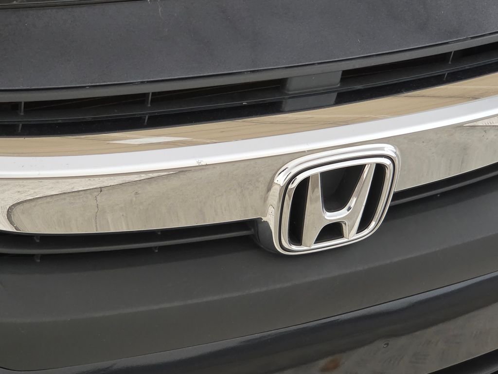 Used 2018  Honda LX image 13