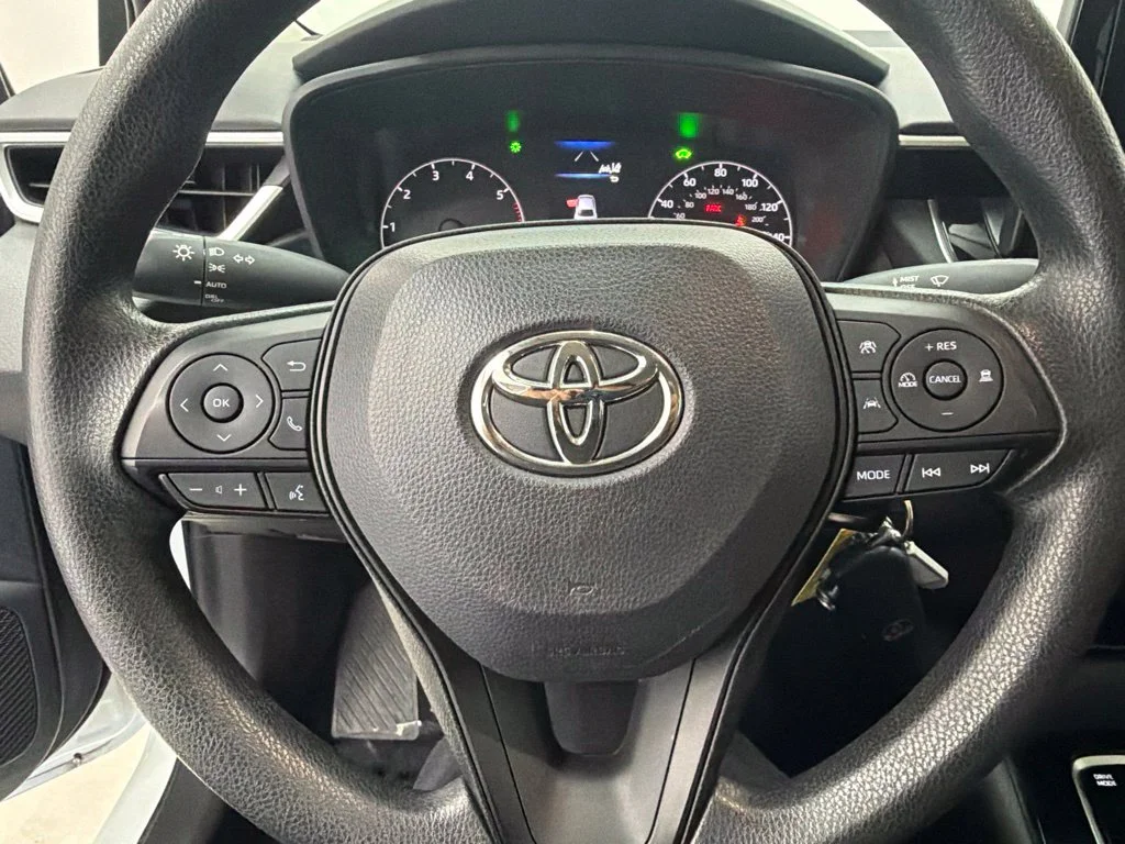 Used 2023 White Toyota LE image 16