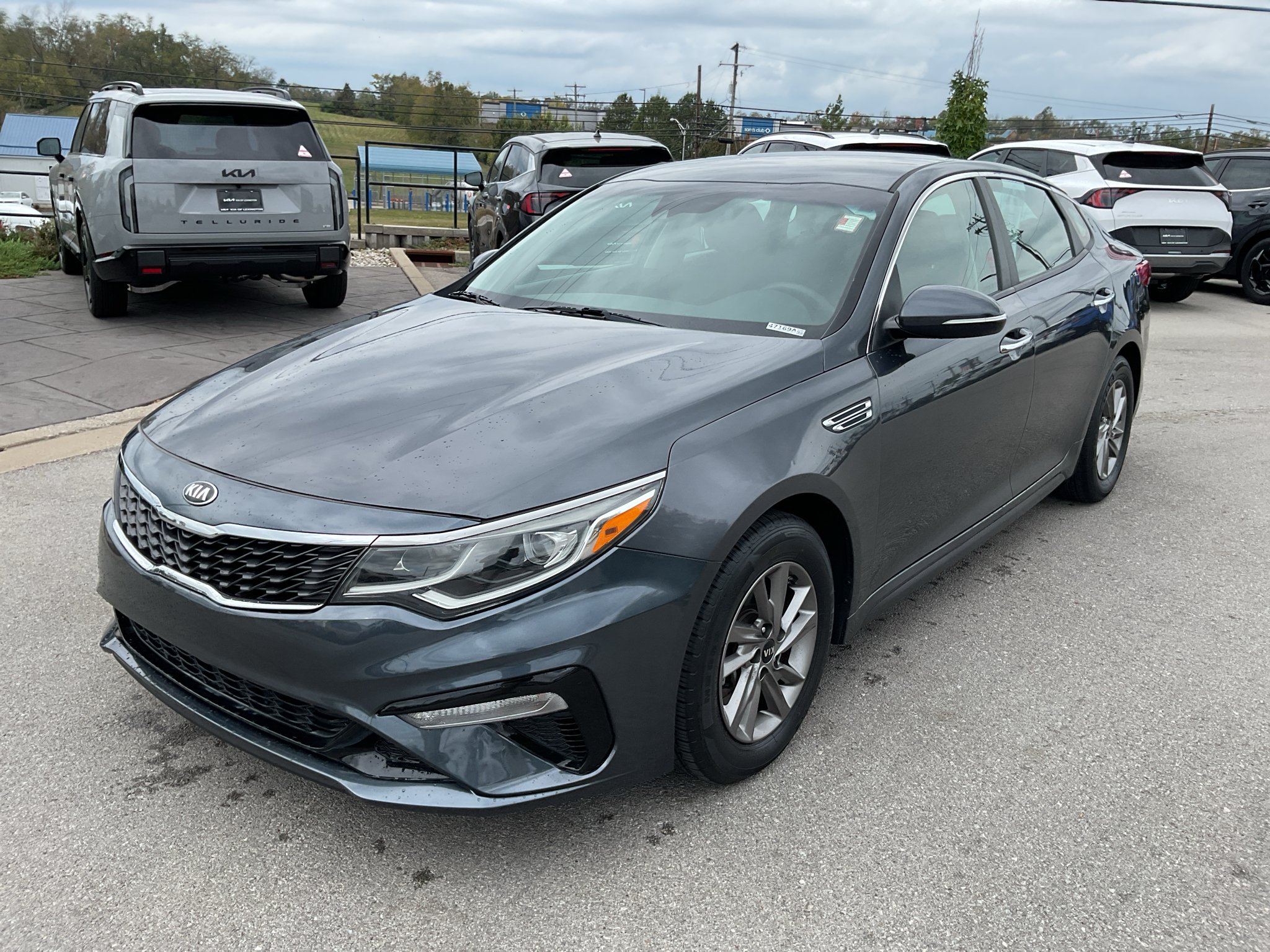 Used 2020 Gravity Grey Kia LX image 4