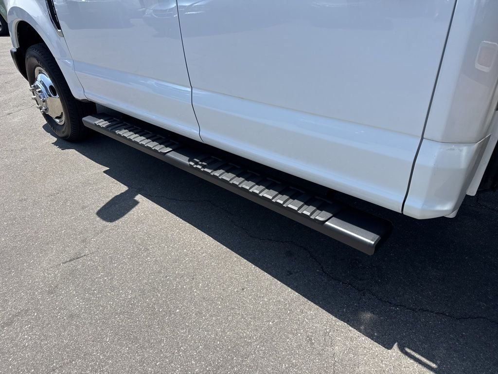 2017 Ford F-350 Super Duty Chassis Cab XL - Photo 7