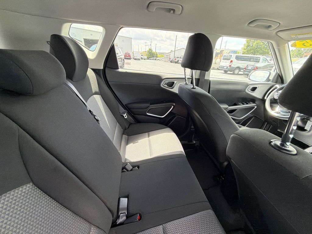 2025 Kia Soul LX - Photo 14