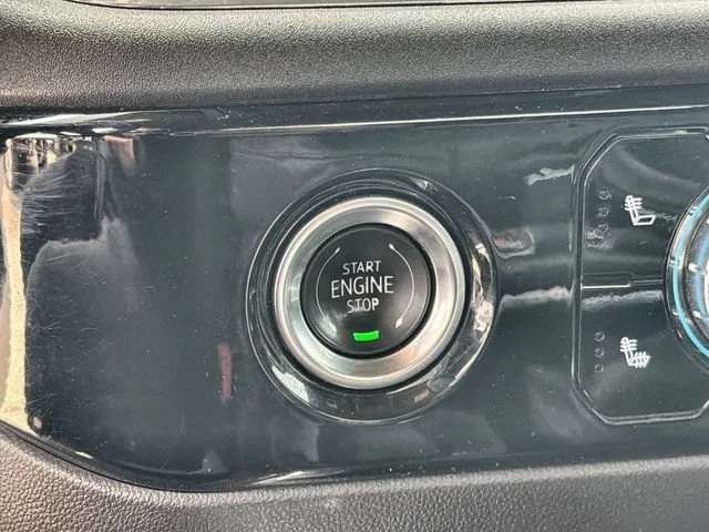 Used 2024 Summit White GMC Elevation image 16