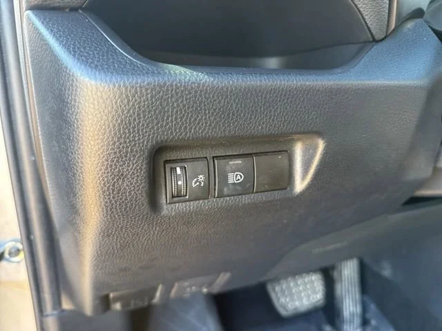2019 Toyota RAV4 LE - Photo 22