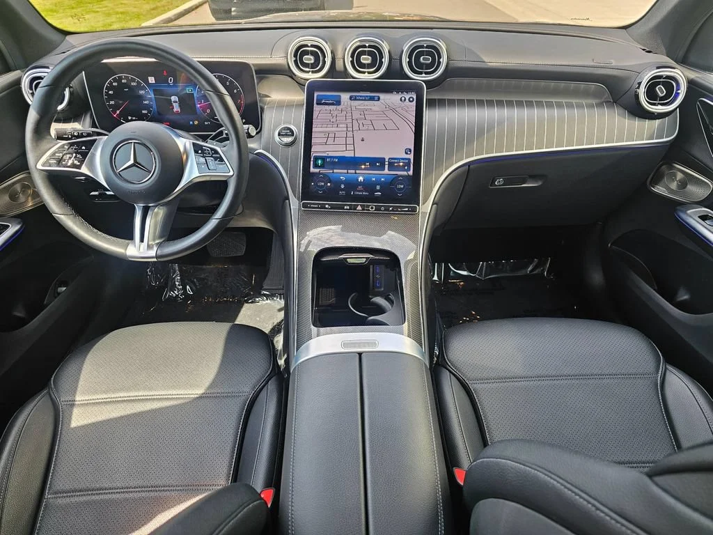 Used 2023  Mercedes-Benz GLC 300 image 17