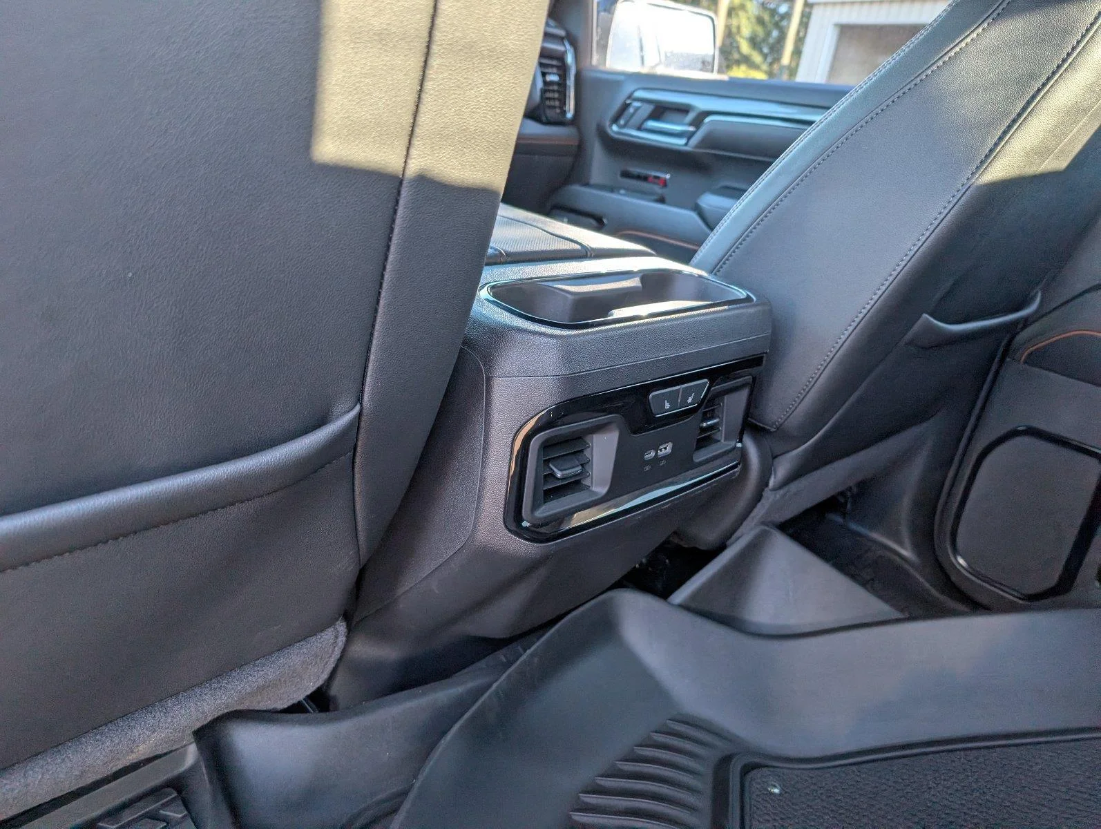 Used 2025 Sterling Metallic GMC AT4 image 34