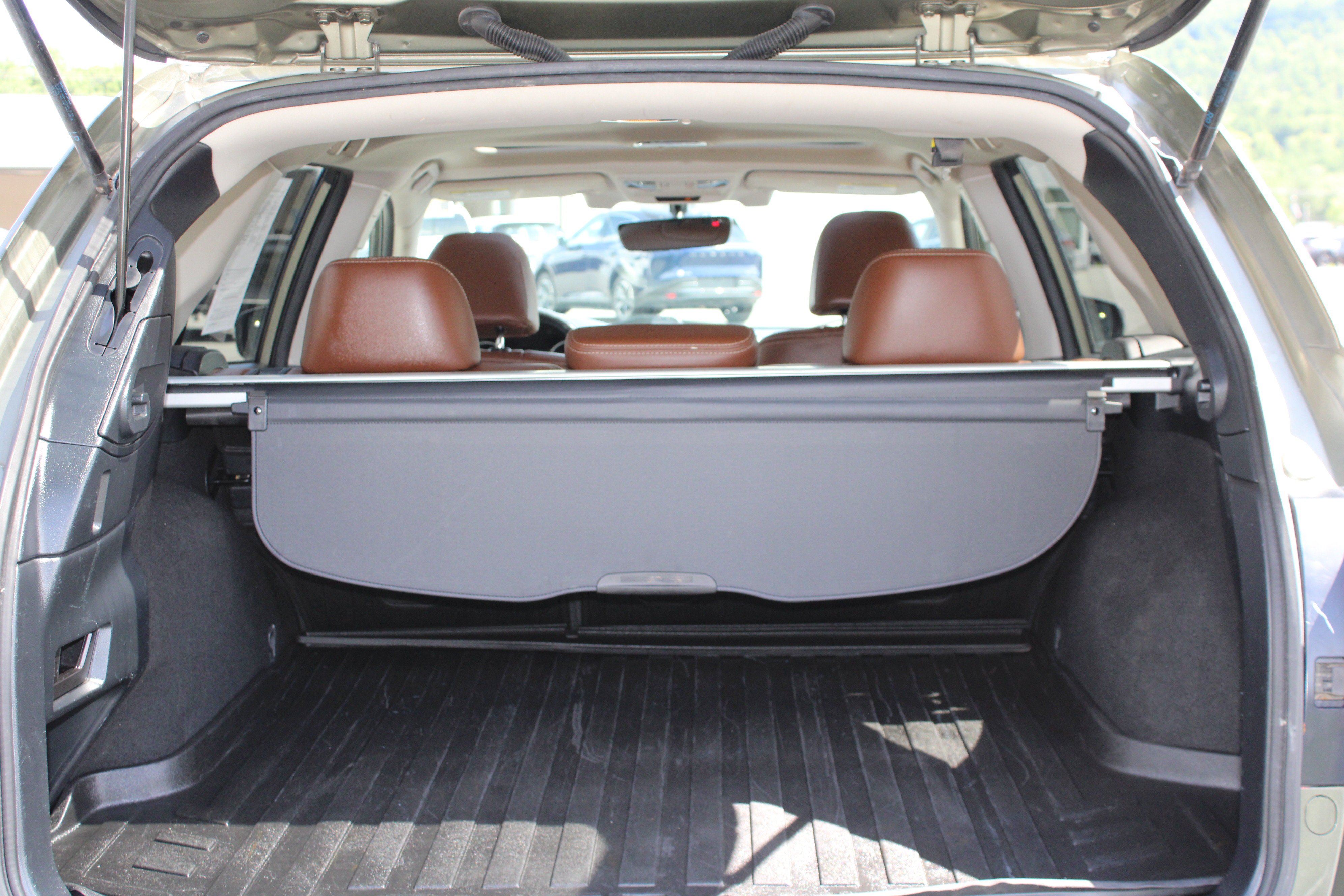 Used 2018 Wilderness Green Metallic Subaru Touring image 6