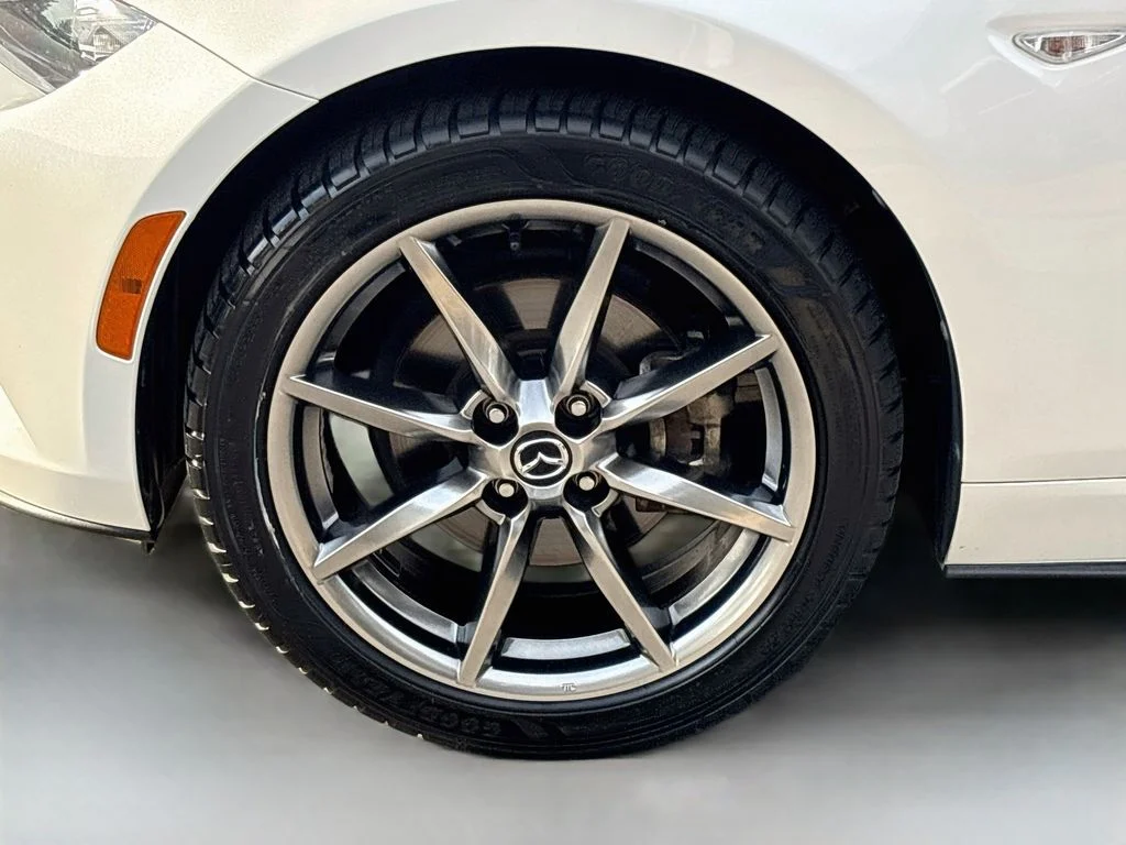 Certified Used 2022 Snowflake White Pearl Mazda Grand Touring image 29