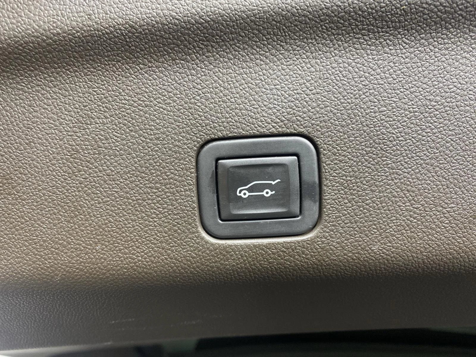 Used 2023 Summit White Chevrolet Z71 image 30