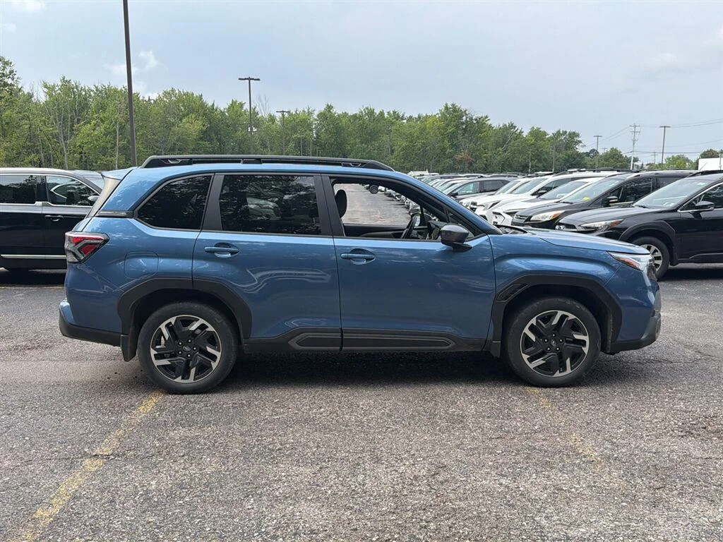 Used 2025 Horizon Blue Pearl Subaru Limited image 7