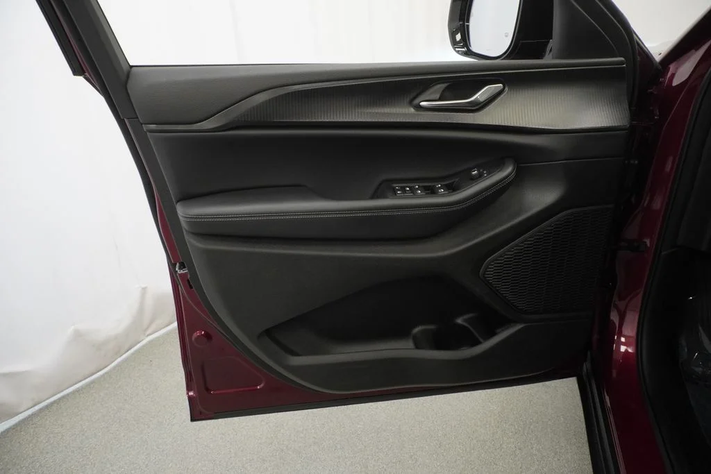 Used 2025 Red Jeep Altitude X image 37