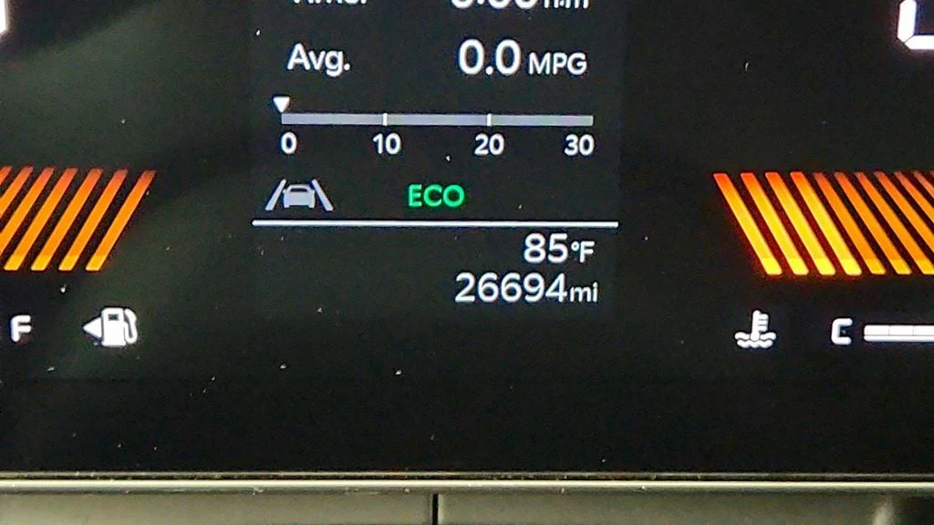 Used 2025 Snow White Pearl Kia LXS FWD image 15
