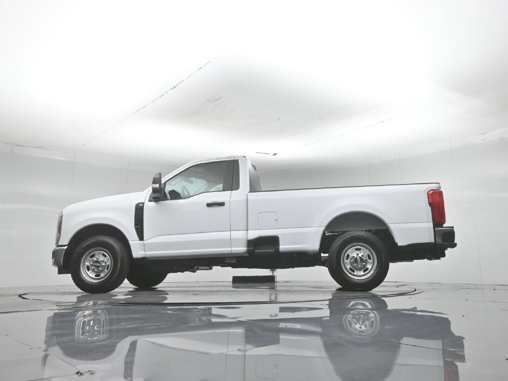 New 2027 Oxford White Ford XL image 47