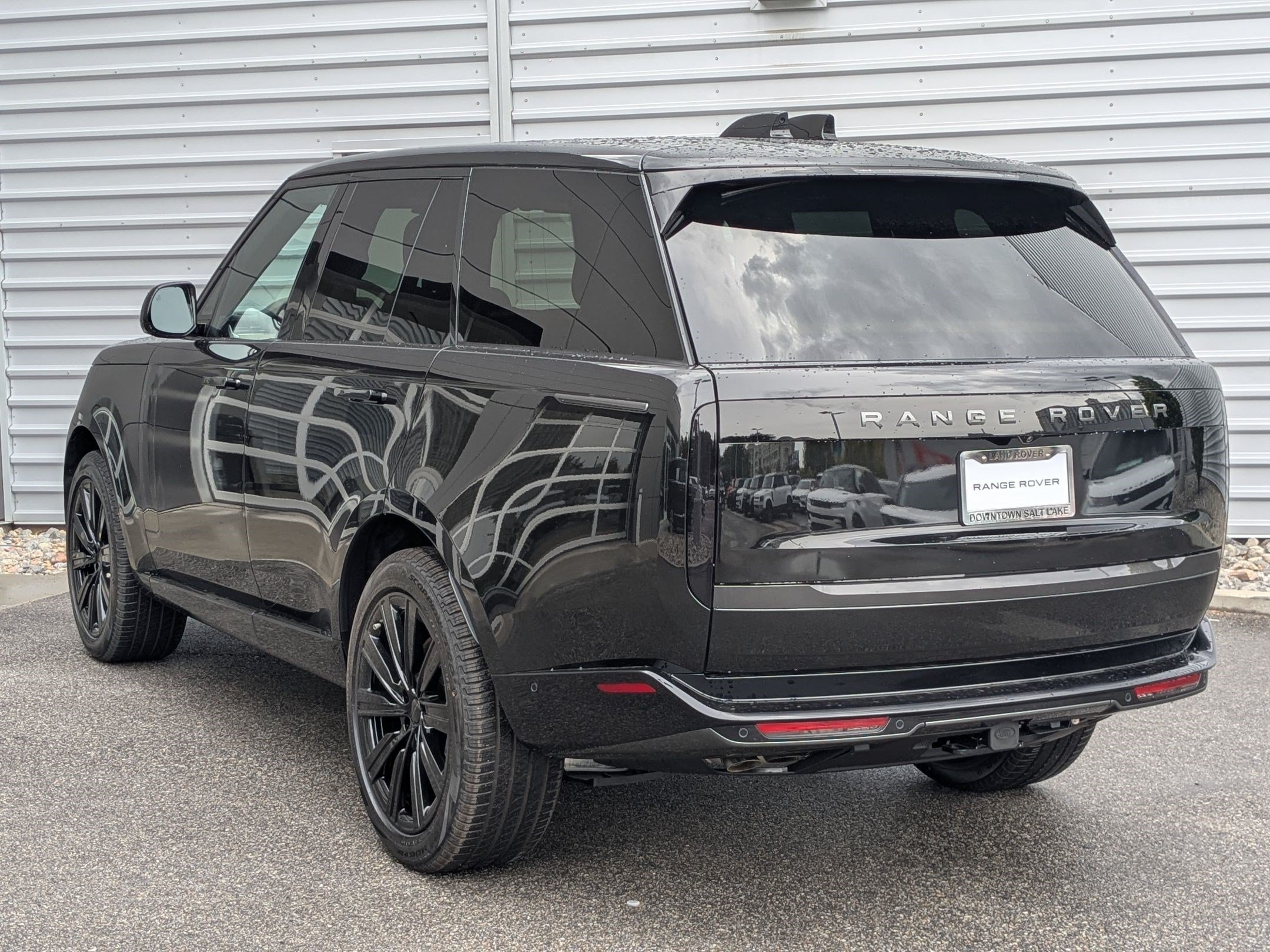 New 2026 Santorini Black Land Rover P530 SE image 8