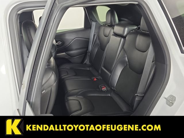 Used 2019 White Jeep Latitude Plus image 26