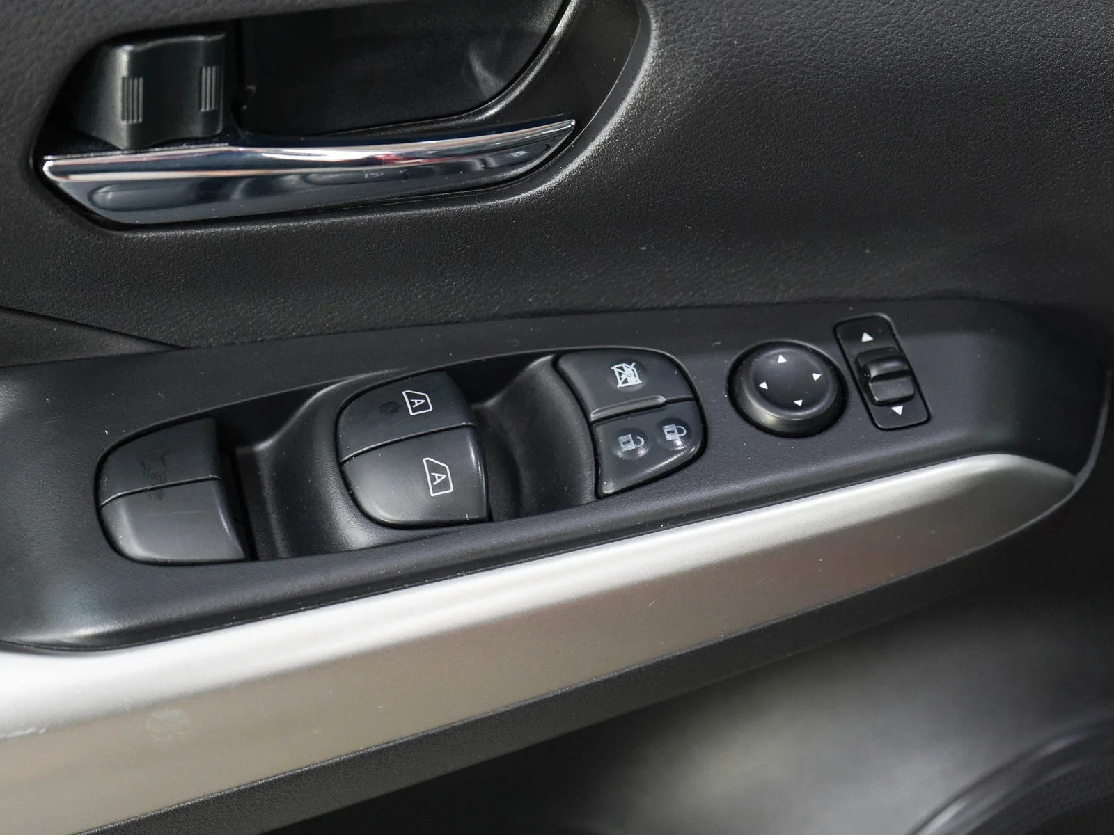Used 2019 Cayenne Red Metallic Nissan SR image 20