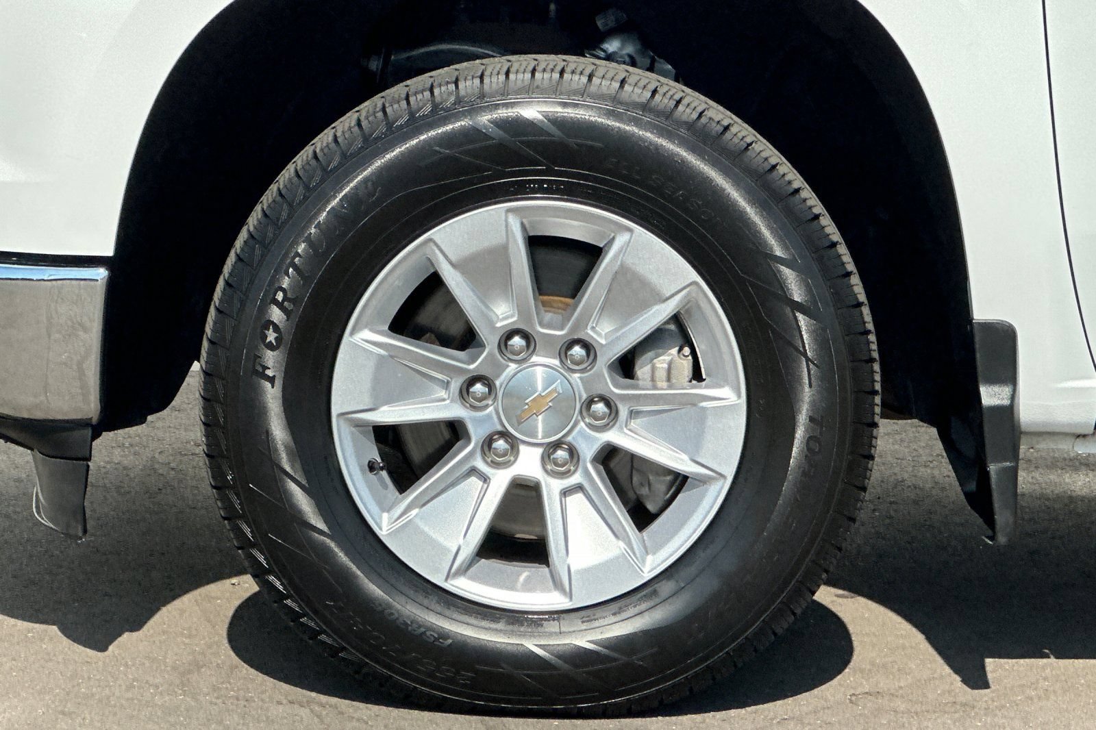 Used 2025 Summit White Chevrolet LT image 36