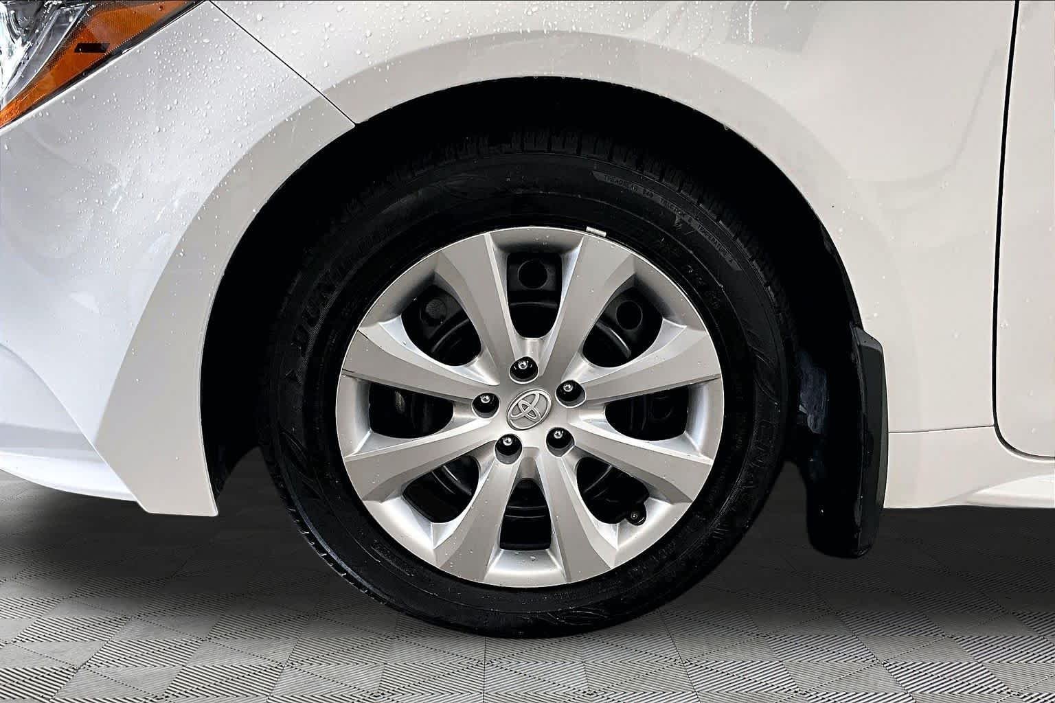 Used 2025 Ice Cap Toyota LE image 11