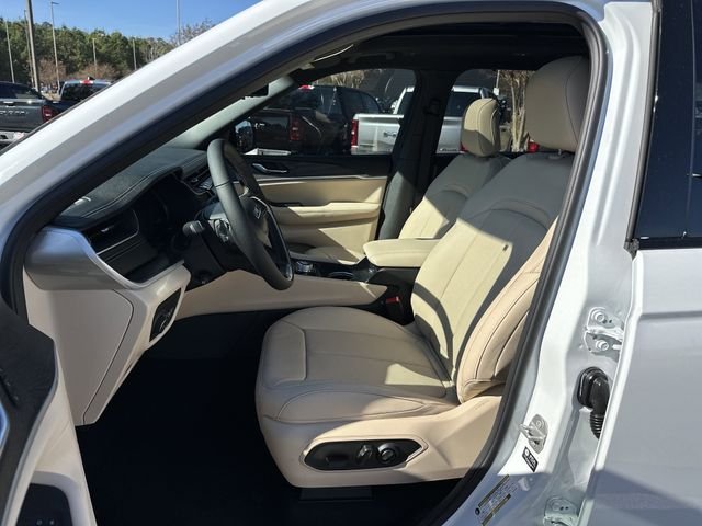 New 2025 White Jeep Limited image 9