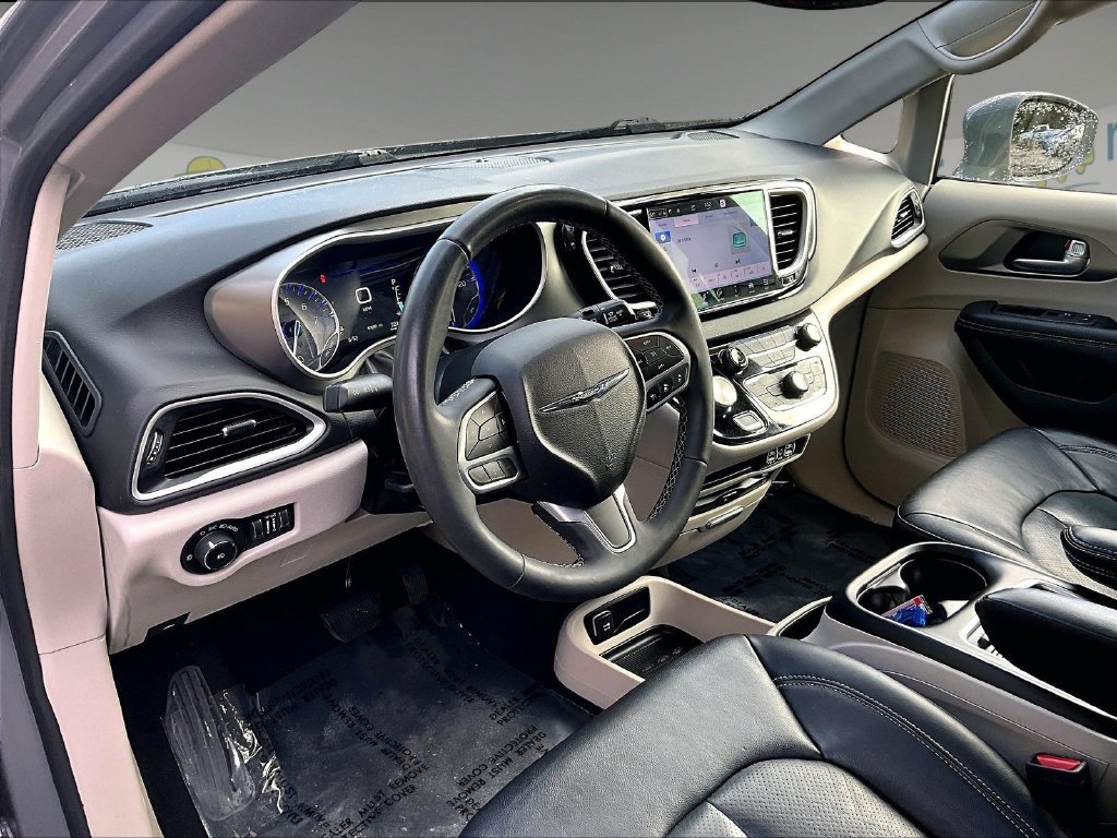 Used 2022 Ceramic Gray Clearcoat Chrysler Touring L image 8