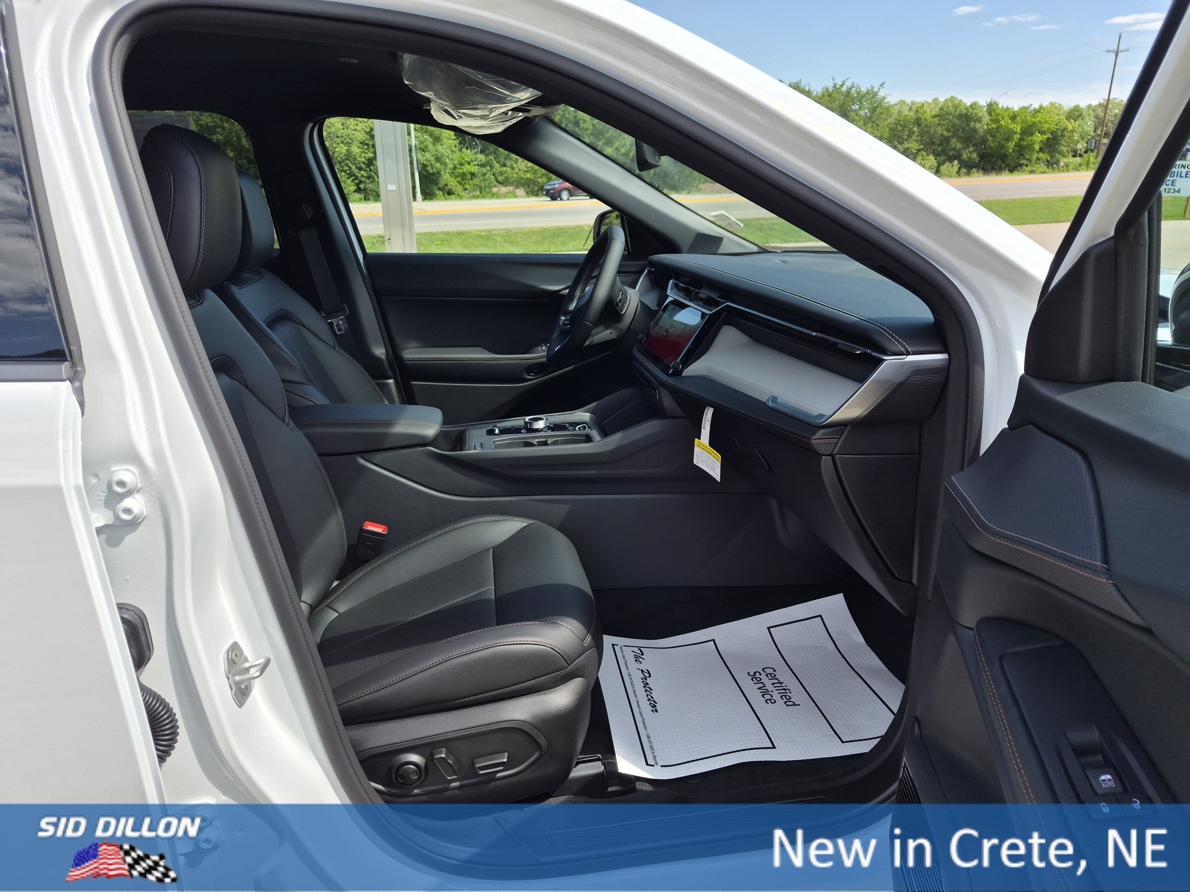 New 2026 Bright White Clear-Coat Exterior Paint Jeep Laredo image 4