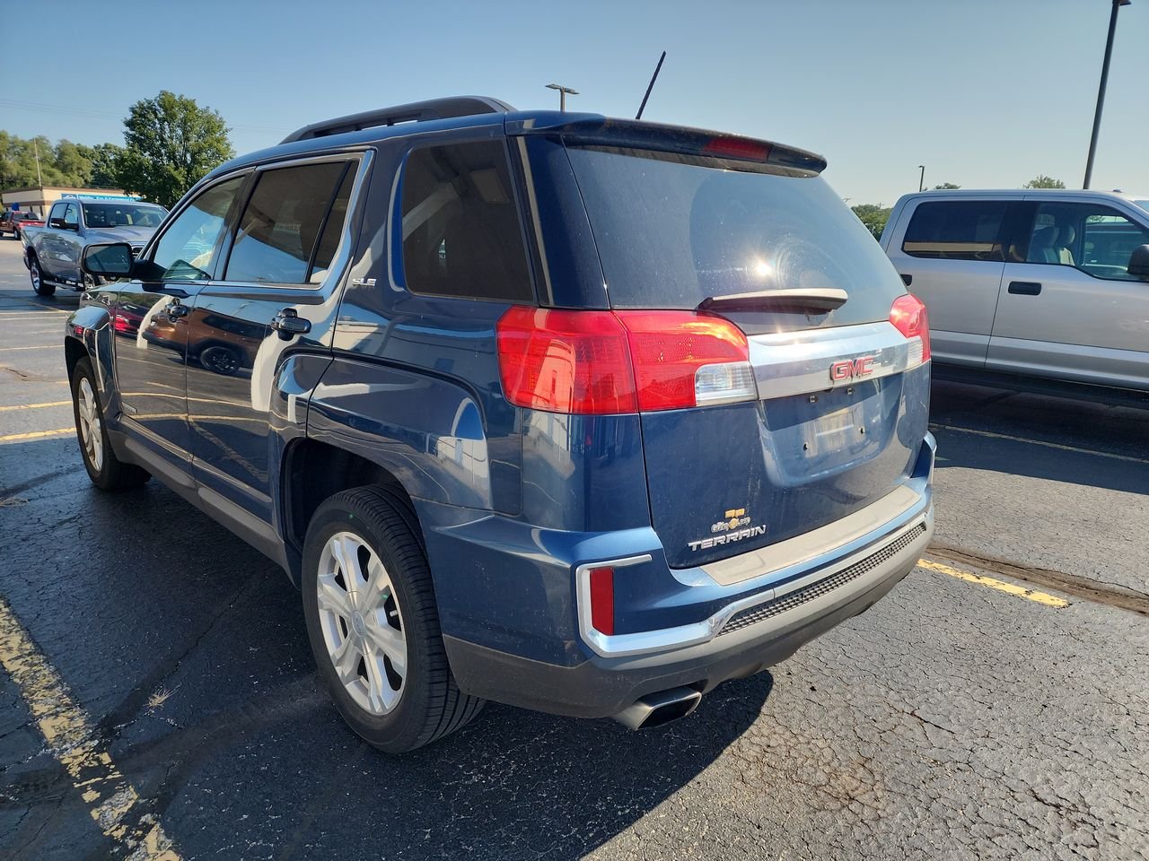 Used 2017 Slate Blue Metallic GMC SLE image 3