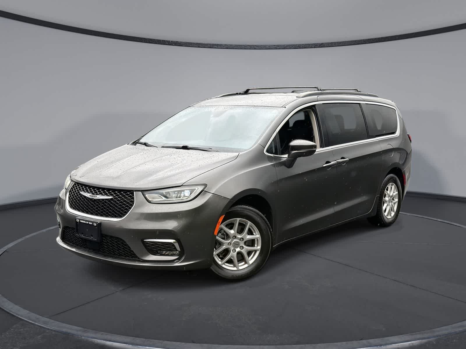 2022 Chrysler Pacifica Touring L's photo