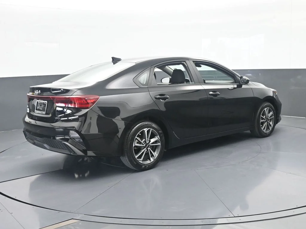 Used 2023 Aurora Black Pearl Kia LXS image 6