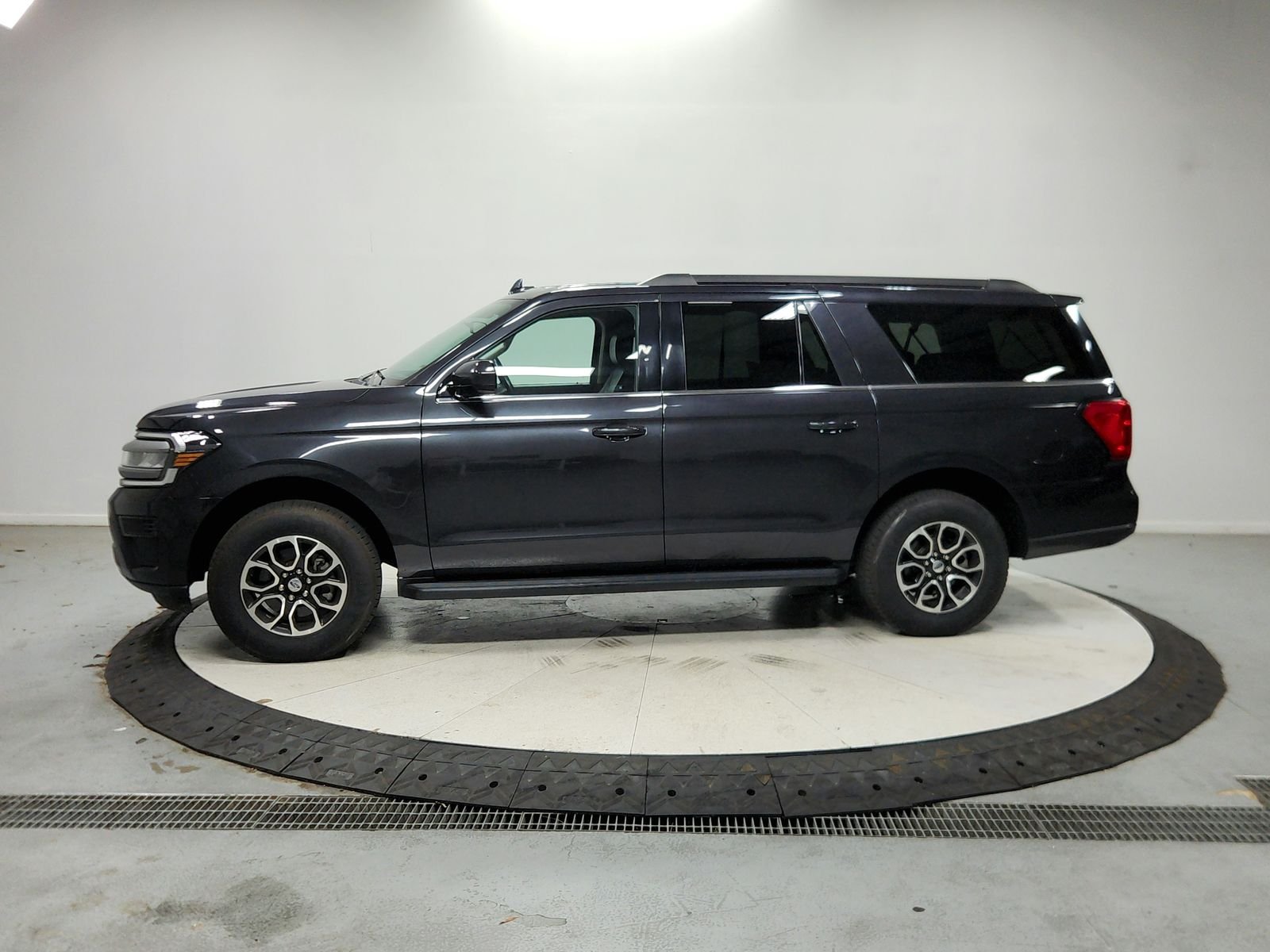 Used 2024 Gray Ford XLT image 5