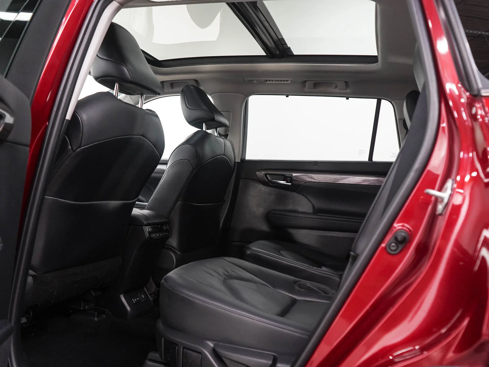 Used 2022 Red Toyota Platinum image 18