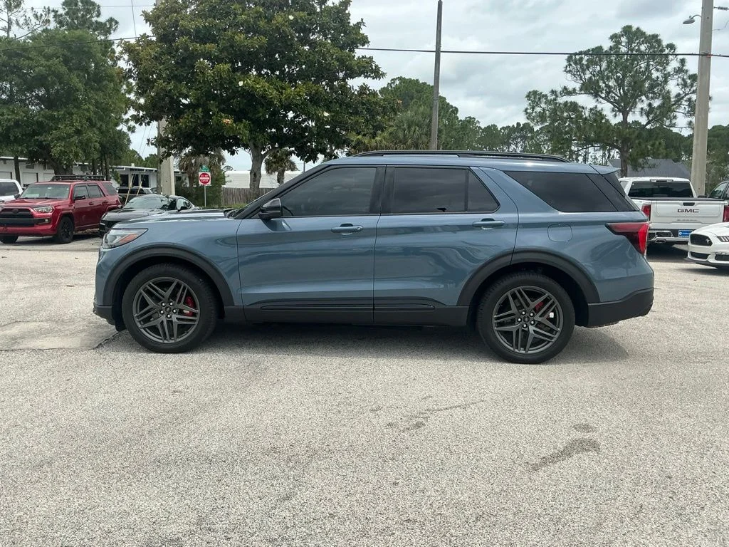 Used 2025 Blue Ford ST image 4