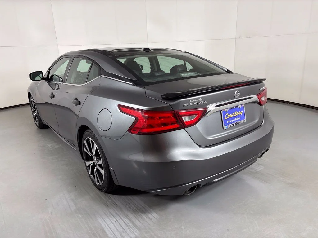 Used 2016 Gray Nissan Platinum image 6