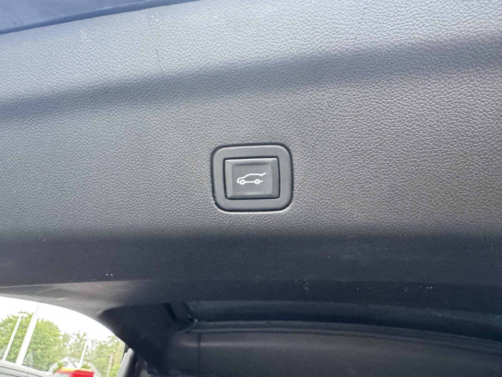 Used 2023 Onyx Black GMC Denali image 9