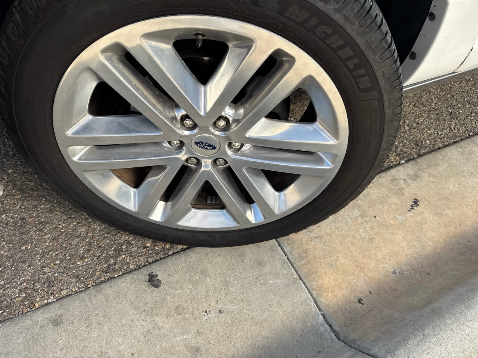 Used 2017 White Platinum Metallic Tri-Coat Ford Platinum image 4