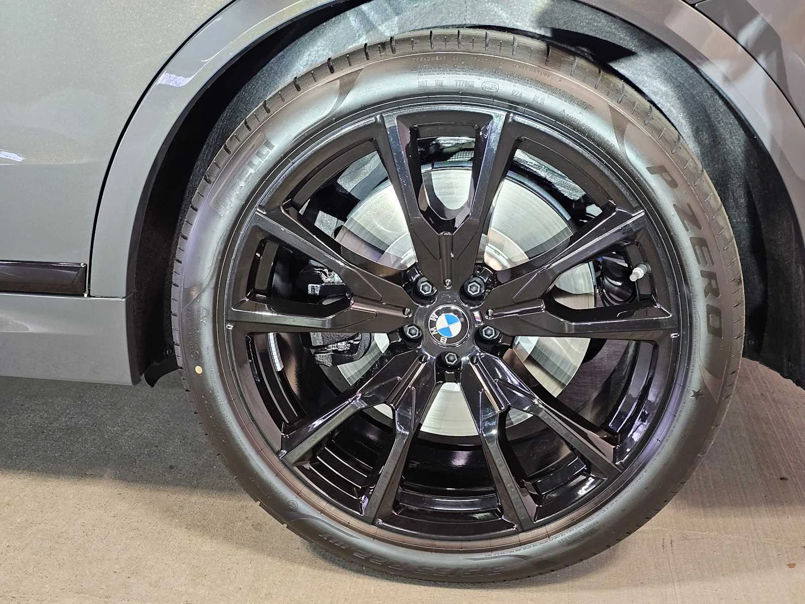 New 2026 Dravit Grey Metallic BMW M60i image 8