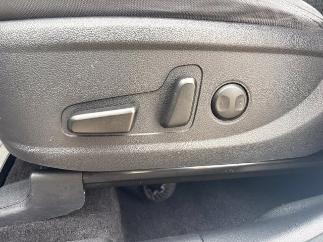 Used 2021 White Hyundai SEL image 13