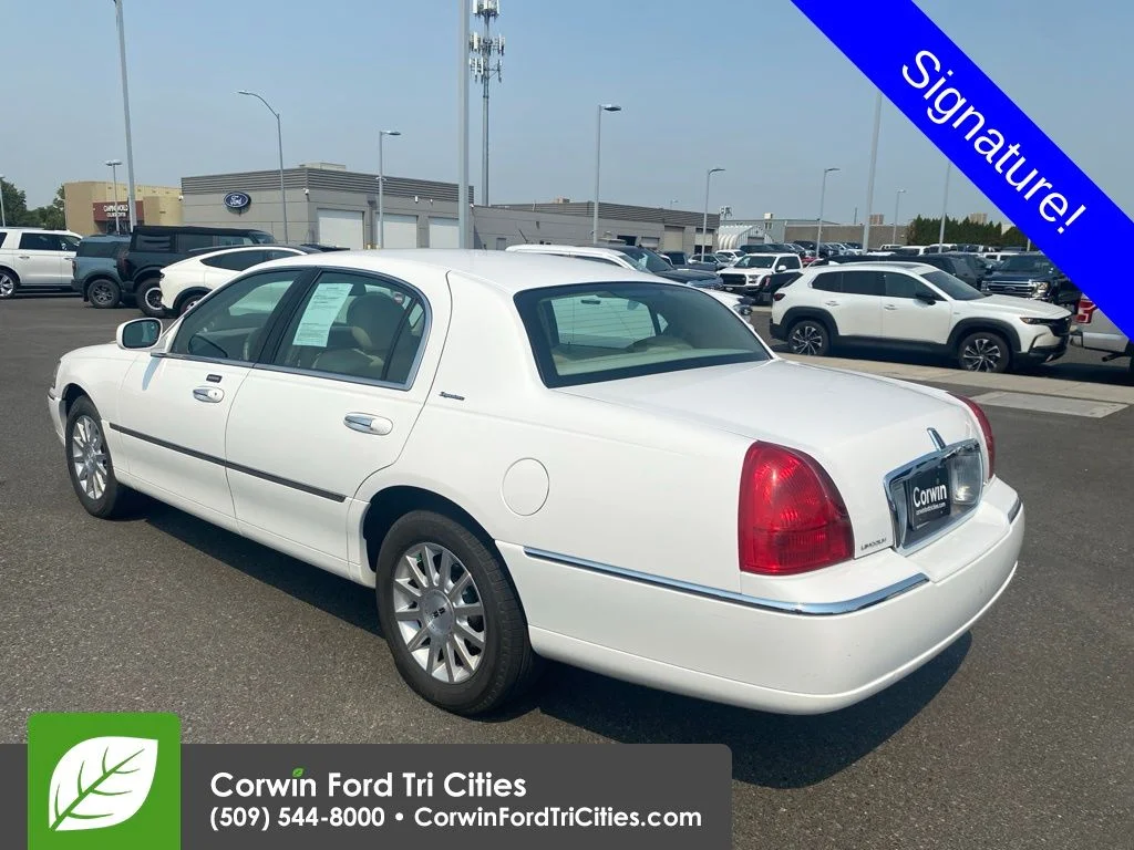 Used 2007  Lincoln Signature image 11
