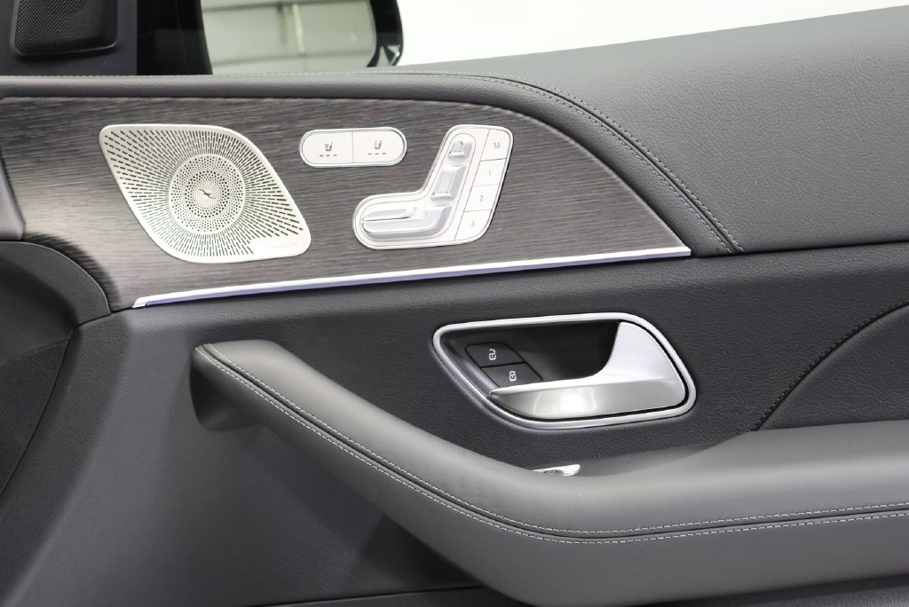 New 2027 MANUFAKTUR Moonlight White Metallic Mercedes-Benz  image 50